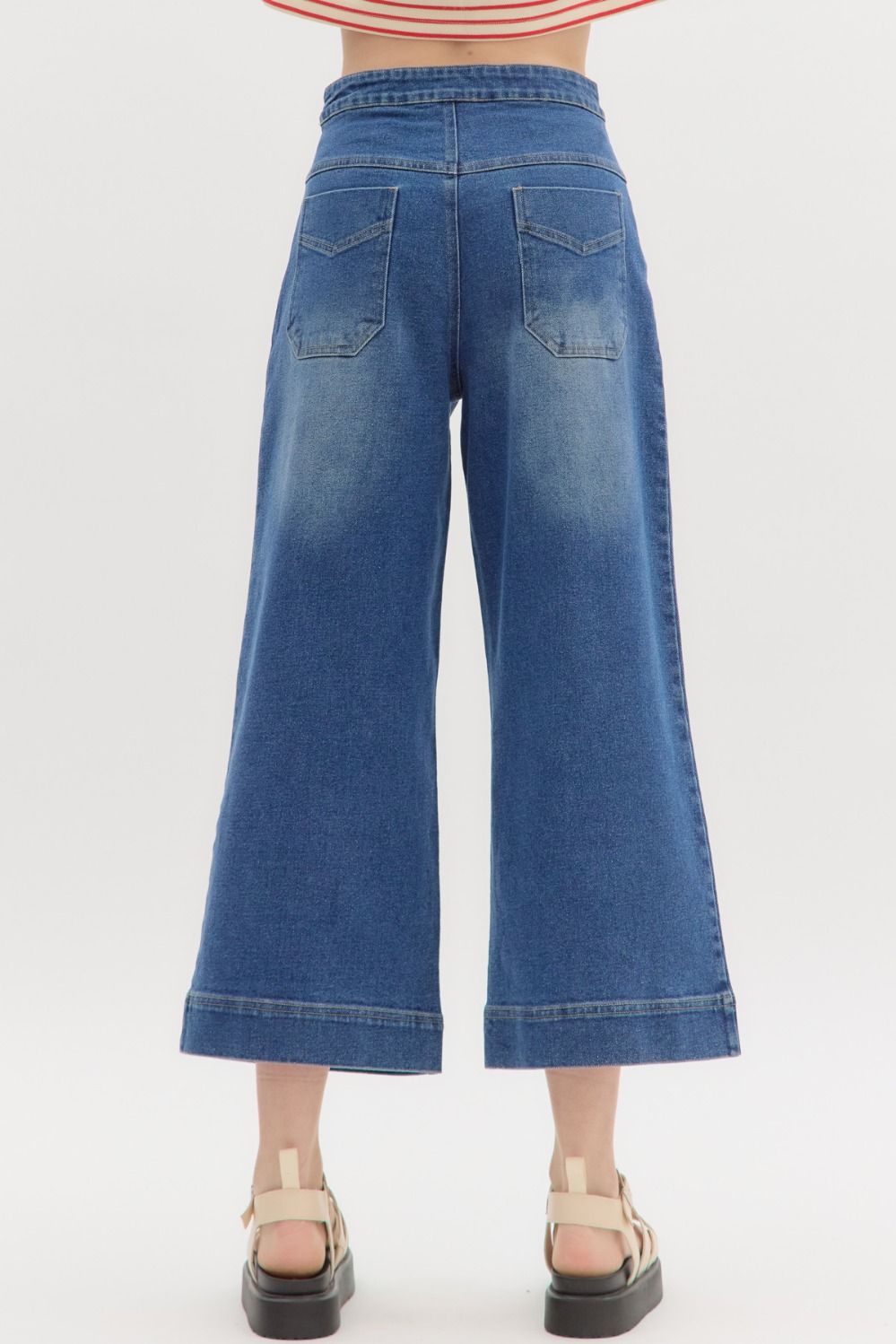 Pleated Crop Jeans