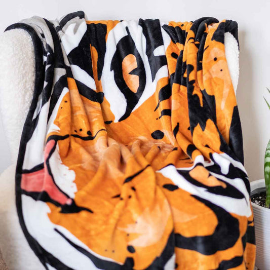 eye of the tiger throw blanket