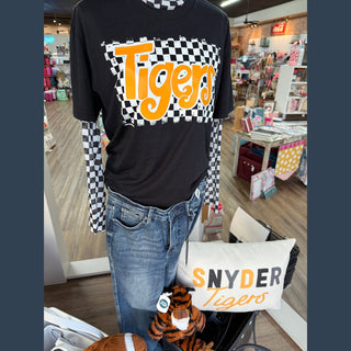 Texas True Threads Women's Tops Checkered Game Day Tee