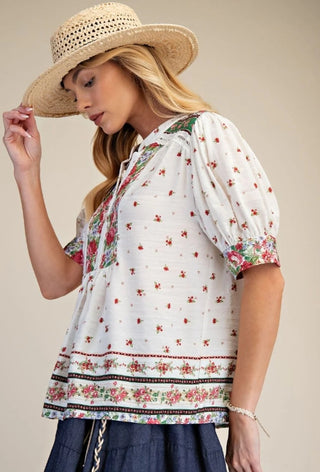 Woman wearing a floral blouse and straw hat