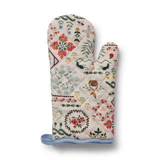 Floral and nature-themed oven mitt 