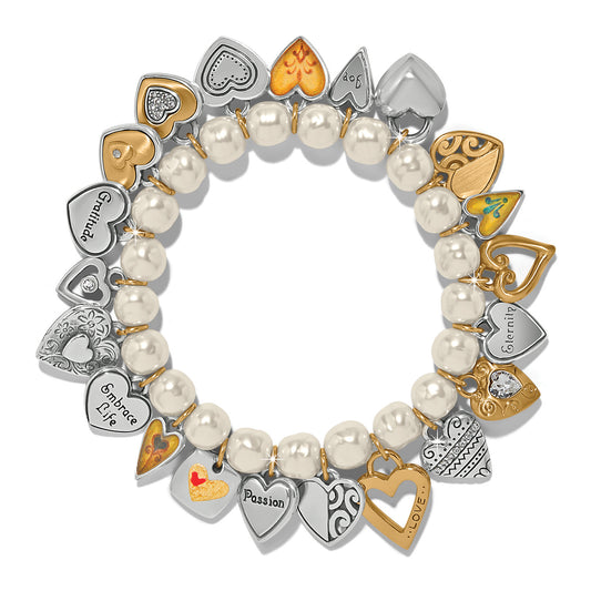 Bracelet with heart-shaped charms on a pearl bracelet with stretch