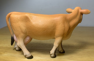 Model of a cow on a wooden surface 