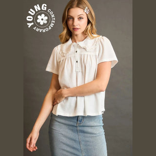 Woman wearing a white blouse and blue jeans 
