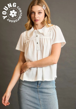 Woman wearing a white blouse and blue jeans 